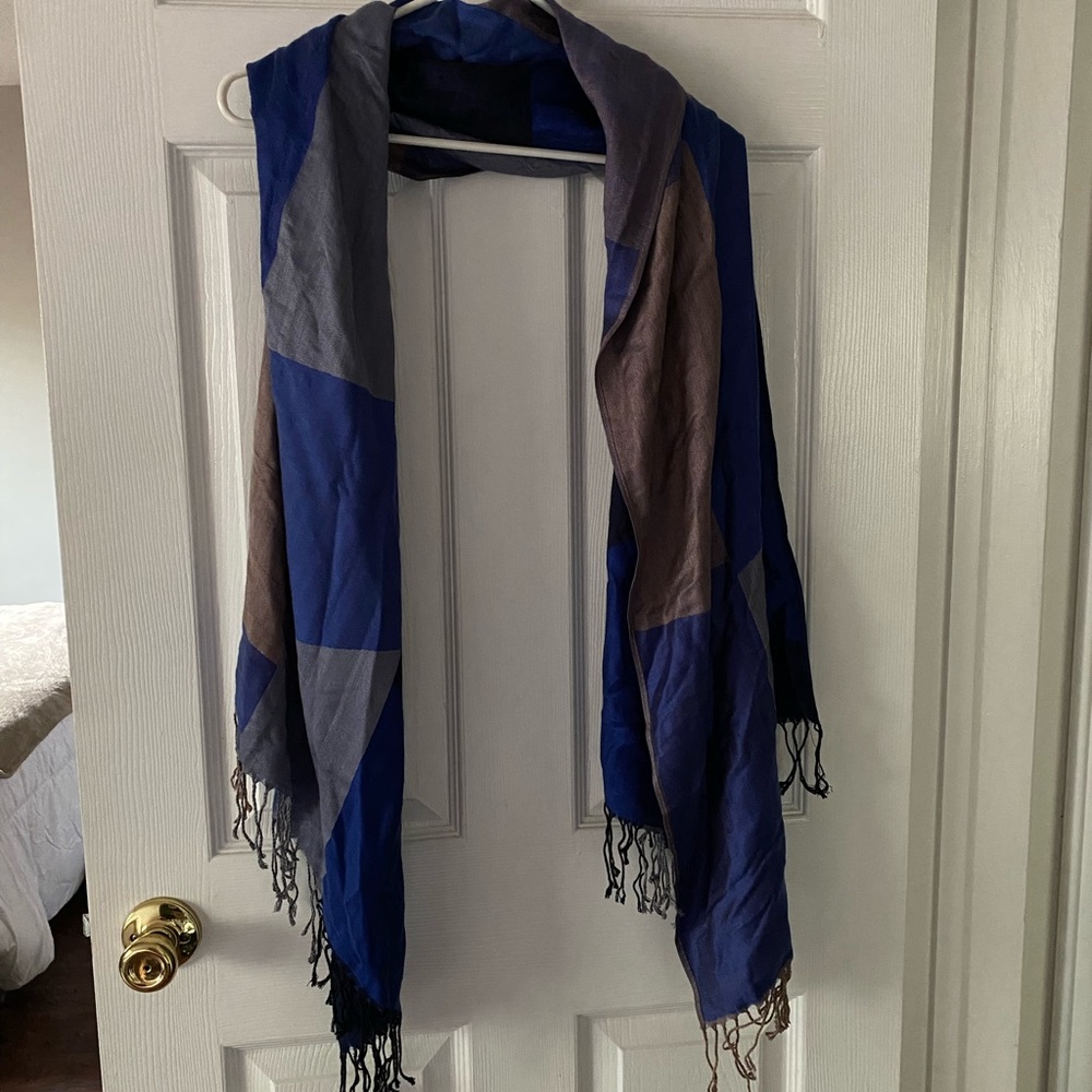 Scarf - Picture 4 of 9
